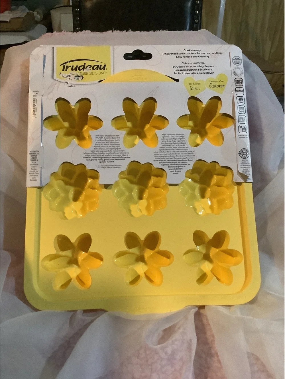 Trudeau Flower Silicone Cake Pan Mold - 9 Cavity Yellow Flower Shape